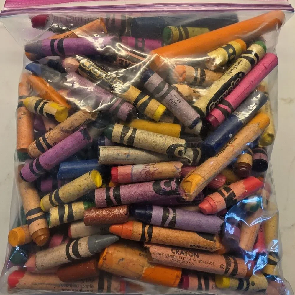 2+ lbs. Crayons Mixed Colors Whole&Broken Melting Arts & Crafts Most are Crayola